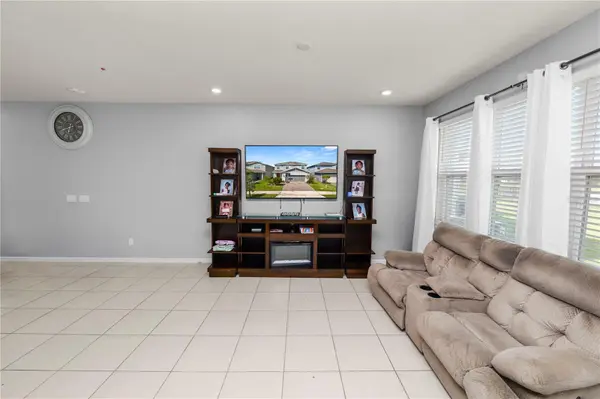 1852 SUMMER SERENITY DR, Kissimmee, FL 34744