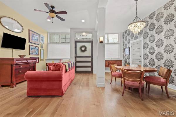 3368 Oxford BLVD, Maplewood, MO 63143