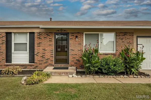 3224 Highgate LN, St Charles, MO 63301