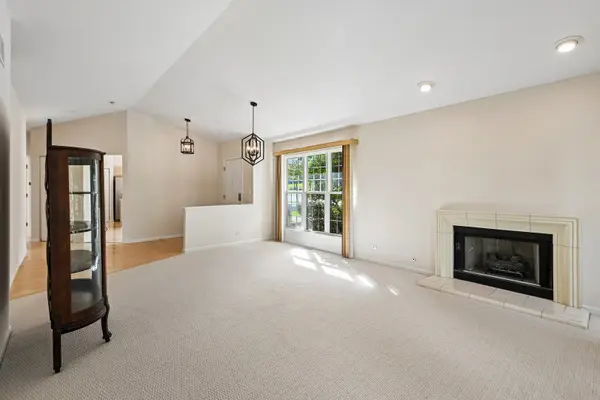 298 Haber RD, Cary, IL 60013