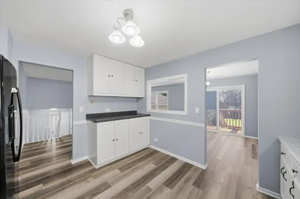 863 Pleasant ST, Woodstock, IL 60098