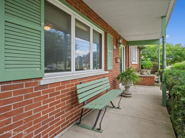 4613 W 105th ST, Oak Lawn, IL 60453