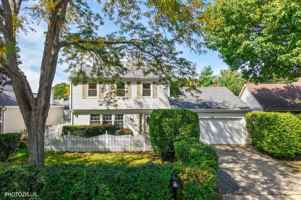 10 Mayflower RD, Vernon Hills, IL 60061