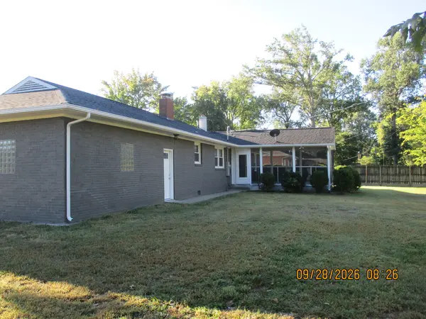 10 Lilac DR, Centralia, IL 62801