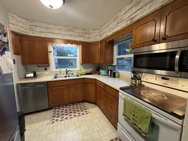 910 Cedar ST, Charles City, IA 50616