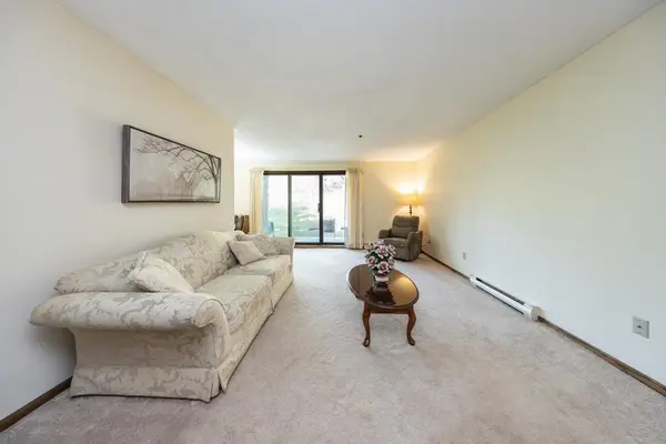 723 Larpenteur AVE E #723A, Maplewood, MN 55117