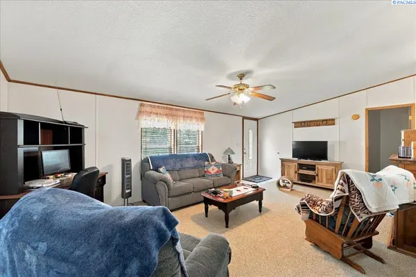 130 E 2nd Ave, Mansfield, WA 98831-9541