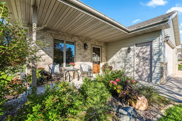 320 E EVERGREEN DR, Kaukauna, WI 54130