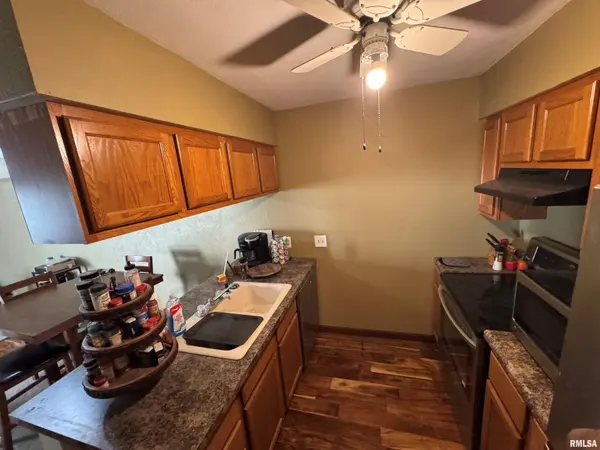 6831 N FROSTWOOD Pkwy #D8, Peoria, IL 61615
