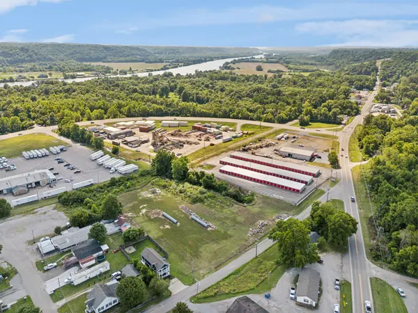 636 N Main St, Ashland City, TN 37015