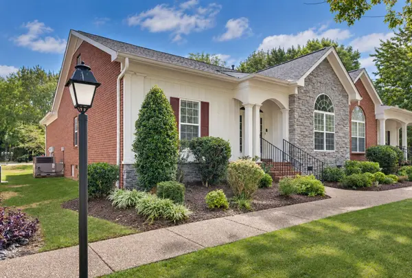 5624 Oakes Dr, Brentwood, TN 37027