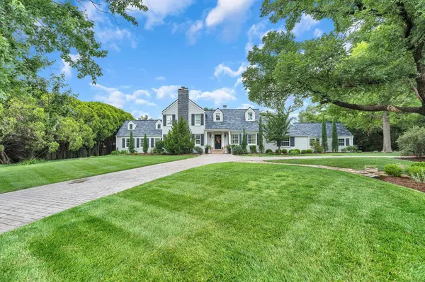 4 N Highland Rd, Eastborough, KS 67208