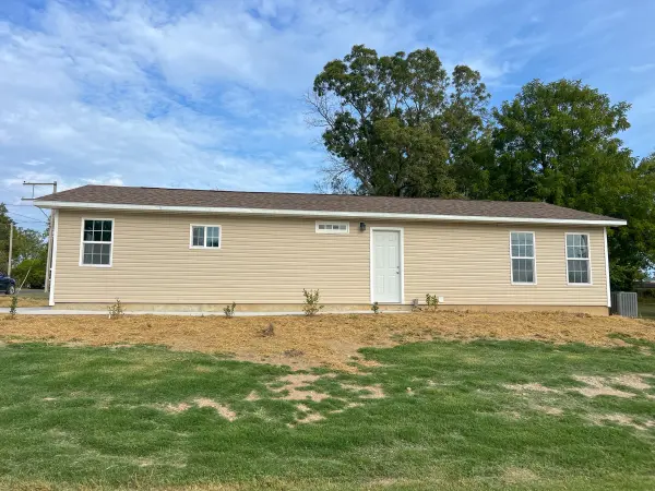 324 W 7th ST, Mountain Grove, MO 65711