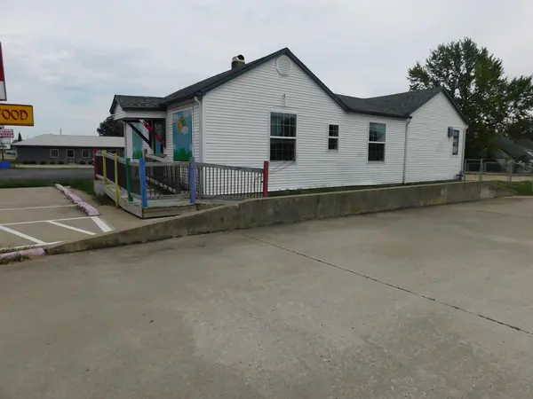 531 E Cleveland, Monett, MO 65708