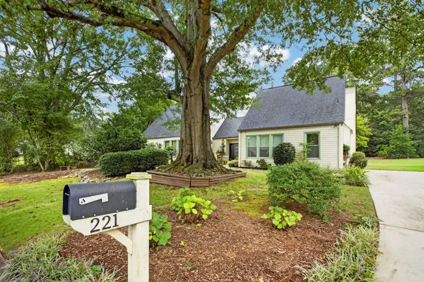 221 Saratoga DR, Greer, NC 29651