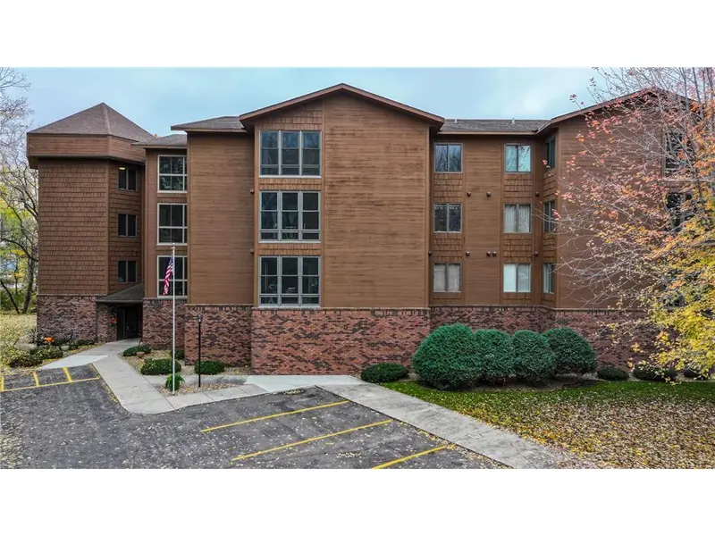 415 S 4th ST #D3, Marshall, MN 56258