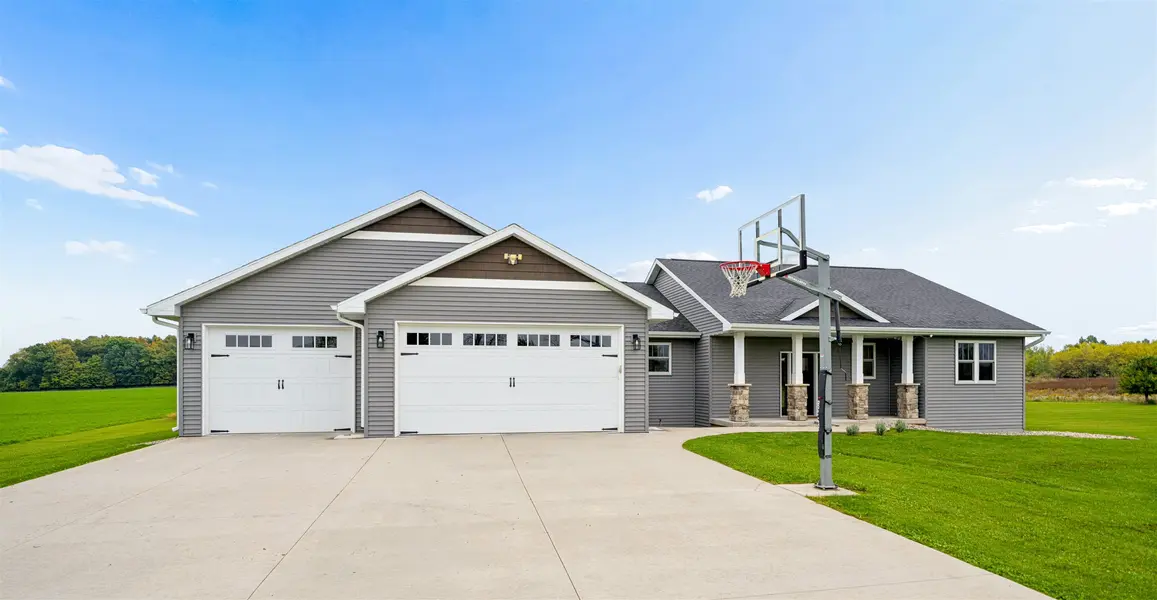 5168 RUSHFORD AVE, Omro, WI 54963