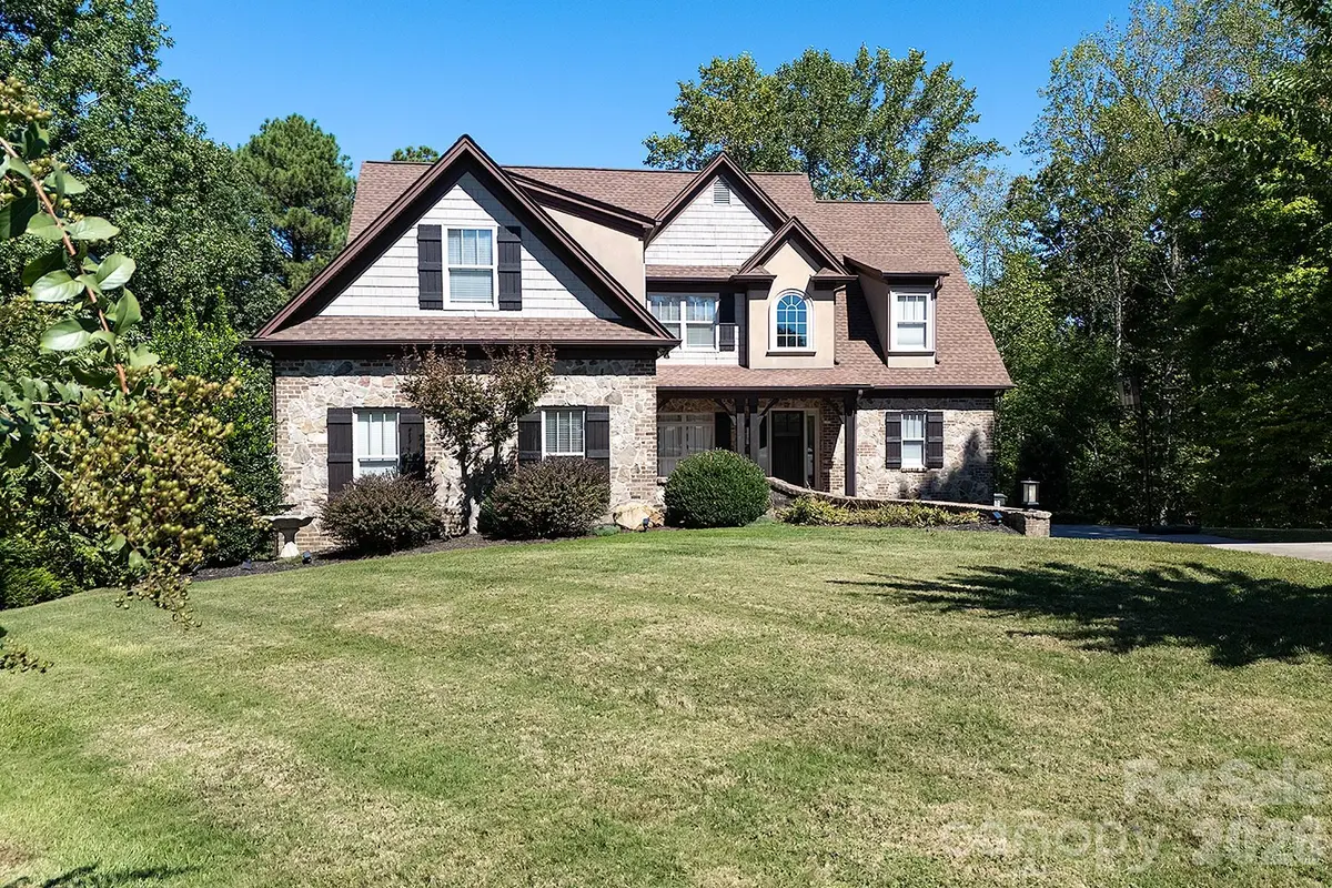 394 Stone Cliff LN, Lake Wylie, SC 29710