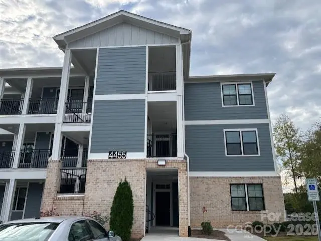 4455 Reed Creek DR, Sherrills Ford, NC 28673