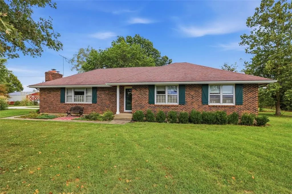 29505 SE Outer RD, Harrisonville, MO 64701