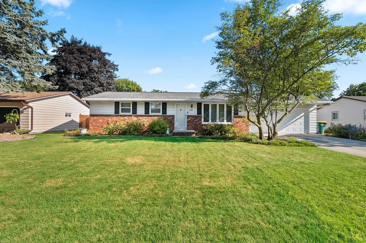 2579 VAN BEEK RD, Green Bay, WI 54311