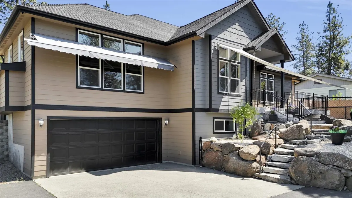 125 E Franklin Dr, Nine Mile Falls, WA 99026