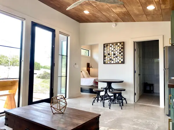 405 Martin RD #A, Dripping Springs, TX 78620