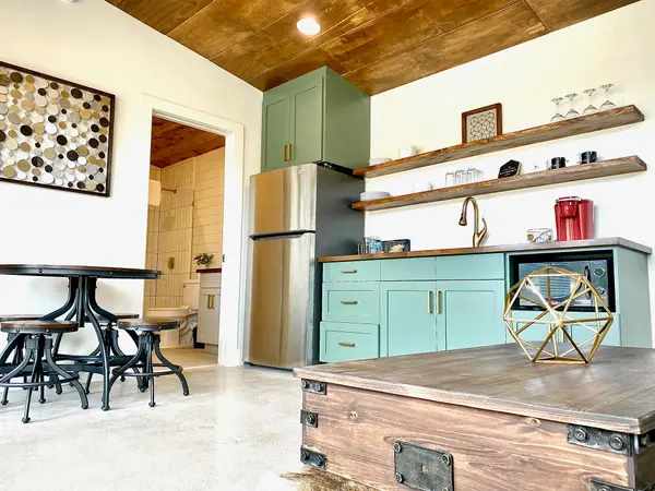 405 Martin RD #A, Dripping Springs, TX 78620