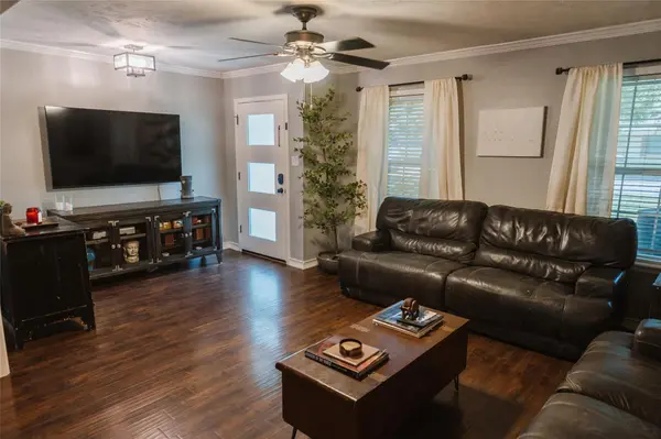 1200 Garden LN, Bryan, TX 77802