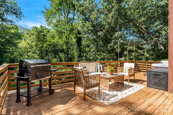 193 Shadow LN, Waynesville, NC 28786