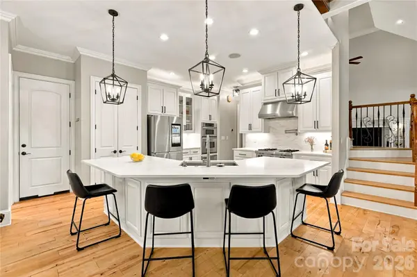 2227 Metcalf DR, Sherrills Ford, NC 28673