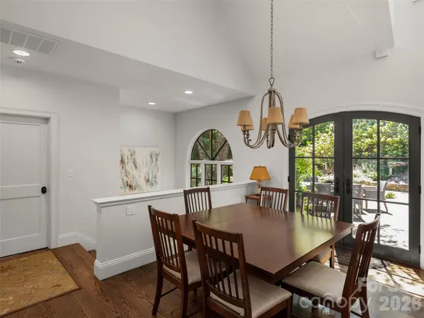 89 Emmas Grove RD, Fletcher, NC 28732