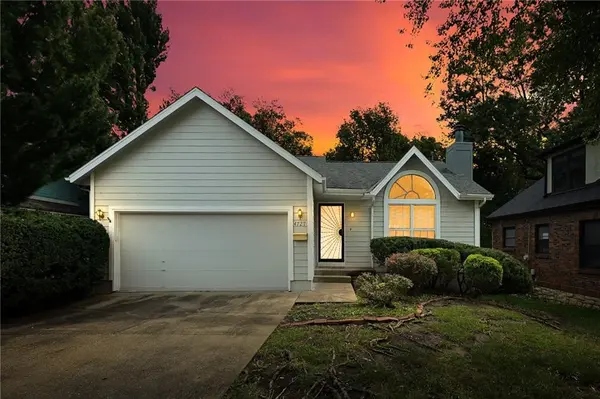 4727 Booth ST, Westwood, KS 66205