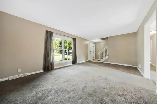 8455 Sycamore DR, Newburgh, IN 47630