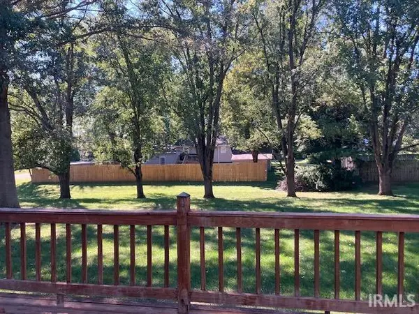 1042 N Quail Ridge CIR, Vincennes, IN 47591