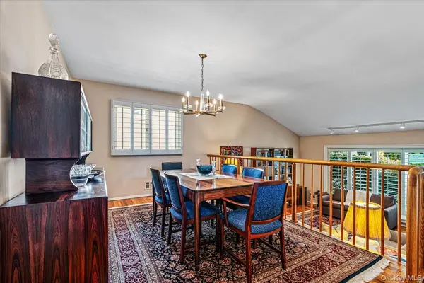 45 Driftwood DR, Port Washington, NY 11050