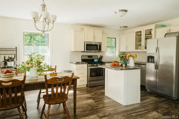 303 Old Stage RD, Saugerties, NY 12477