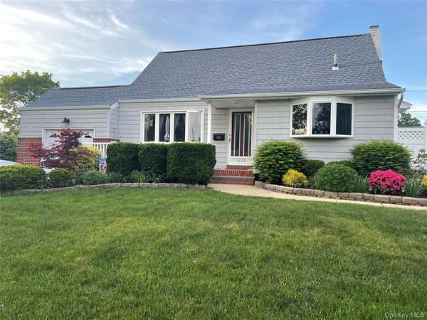 3153 Ward LN, Wantagh, NY 11793