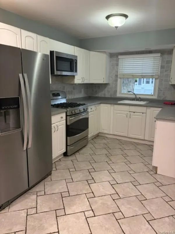 175 N Hickory ST, Massapequa, NY 11758