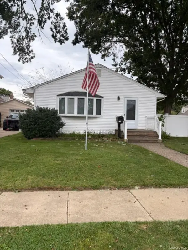 175 N Hickory ST, Massapequa, NY 11758