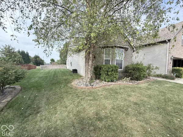 2204 Bluewing RD, Greenwood, IN 46143