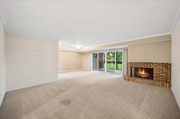 3851 Mission Hills RD #109, Northbrook, IL 60062