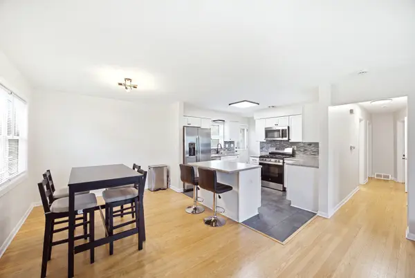 33 Cranbrook DR, Des Plaines, IL 60016
