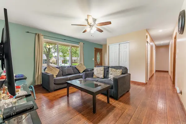 7870 Asbury CIR, Hanover Park, IL 60133