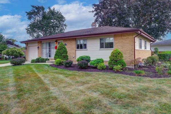 385 Pleasant ST, Hoffman Estates, IL 60169