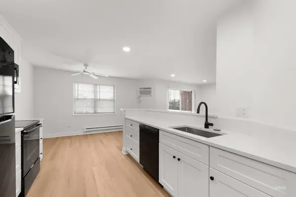 226 S Rush ST #2B, Itasca, IL 60143