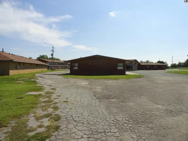 111 S Roosevelt St, Mcpherson, KS 67460
