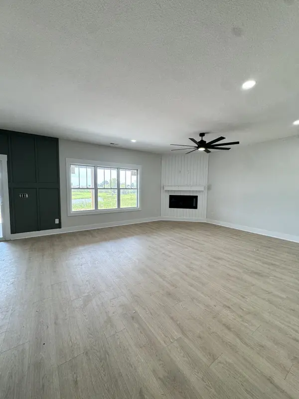 214 Low Plains Ln, Clarksville, TN 37043