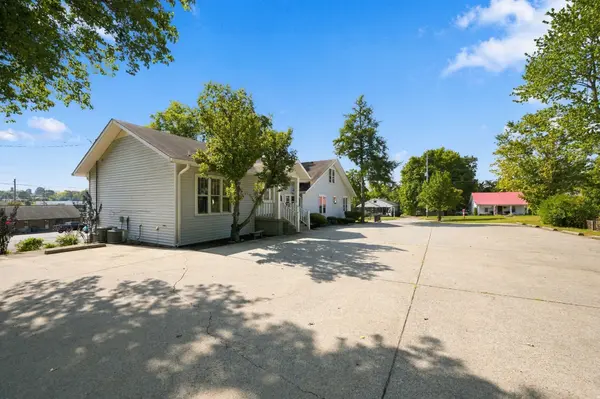 507 E College St, Dickson, TN 37055