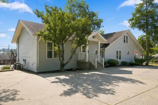 507 E College St, Dickson, TN 37055